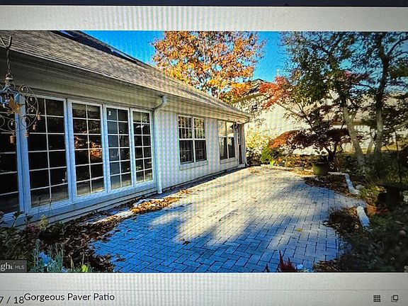 3rd image of 33 Westwinds Dr