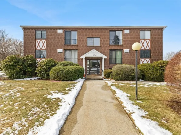 127 King St APT 101, Franklin, MA 02038