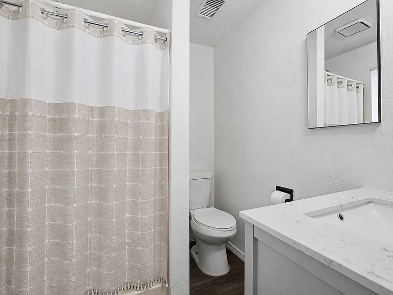 1614 E Roma Ave — Photo 22