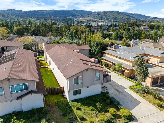 3rd image of 10315 Alpine Dr