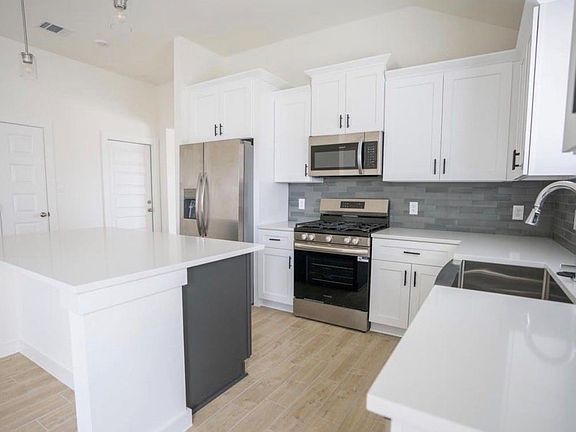 5th image of 6011 Canary Palm Dr