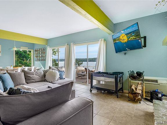 5th image of 51 Seabright Dr
