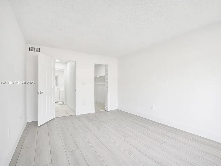 505 NW 177th St #112 — Photo 37