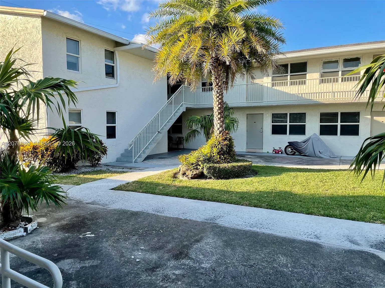 Pompano Isles Sec — Photo 2