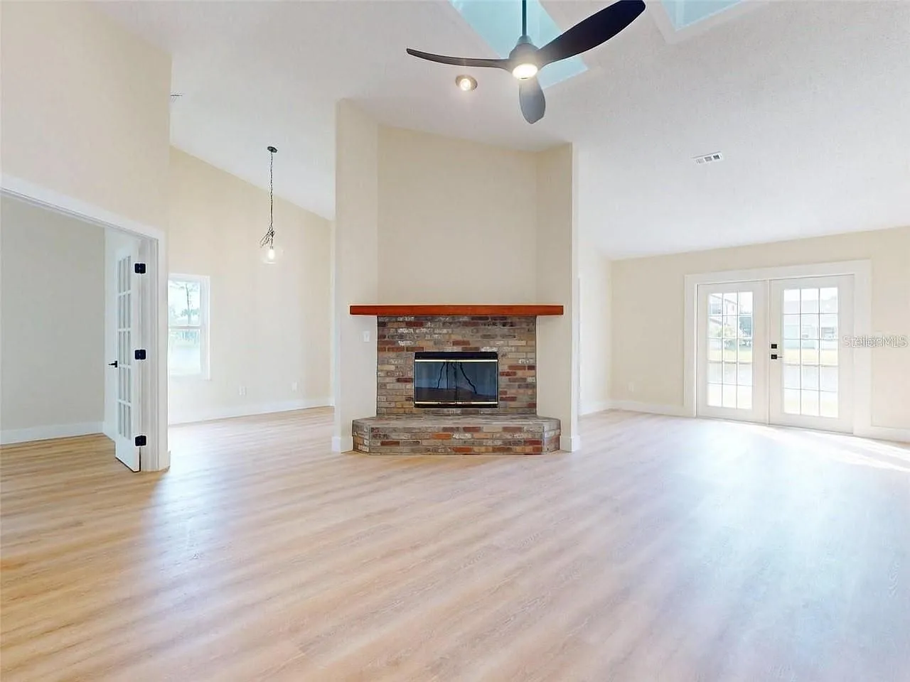 2 bed, 2.0 bath, 1456 sqft, $2,400 — Photo 4