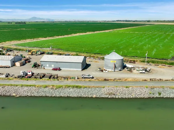 19701 Tyler Island Rd, Walnut Grove, CA 95690