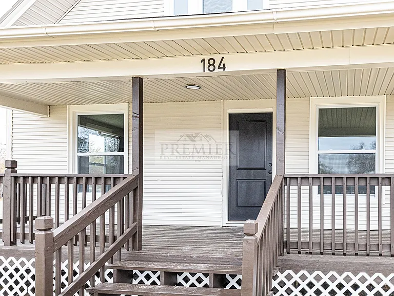 184 W North St — Photo 2