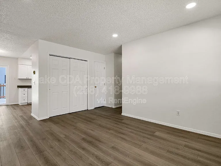 906 N 2nd St — Photo 3