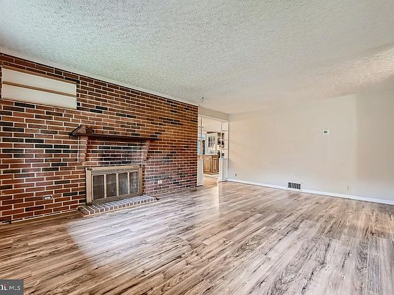 3rd image of 5 Woodside Dr