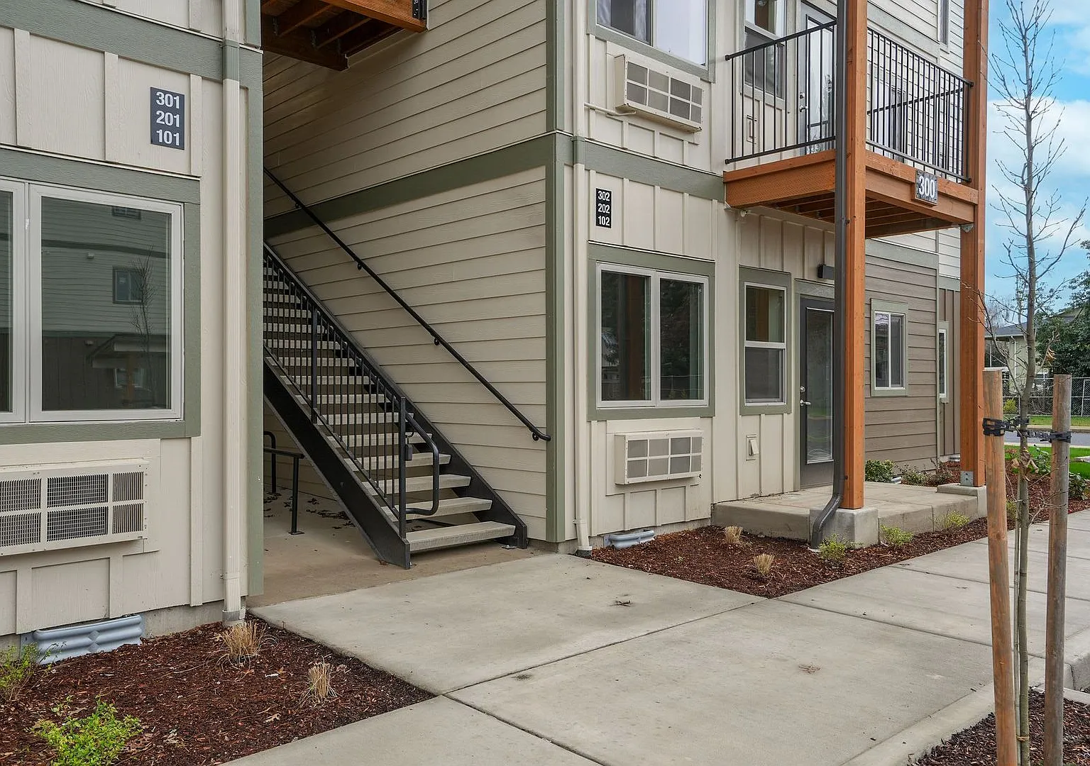 Riddell Apartments — Photo 1