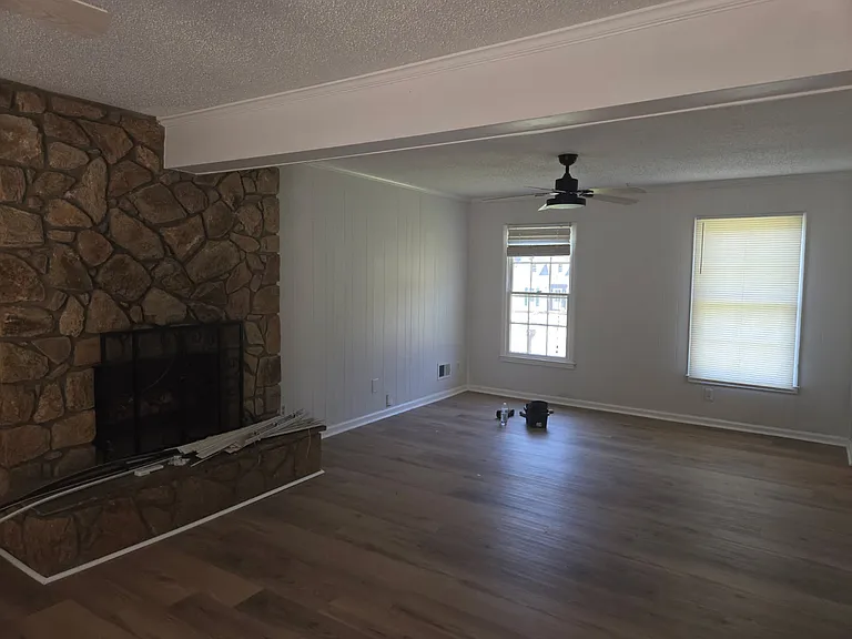 436 N Royal Tower Dr — Photo 2