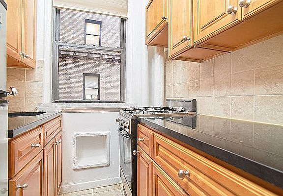 5th image of 135 E 50th St APT 7B
