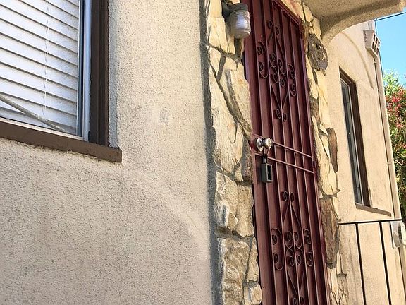 2nd image of 3150 1/2 Fairmount St #7401648