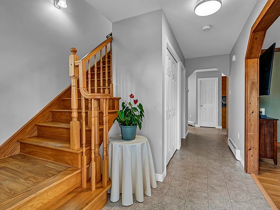 5th image of 72 Carmella Dr
