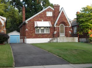 9320 Rambler Dr, Saint Louis, MO 63123