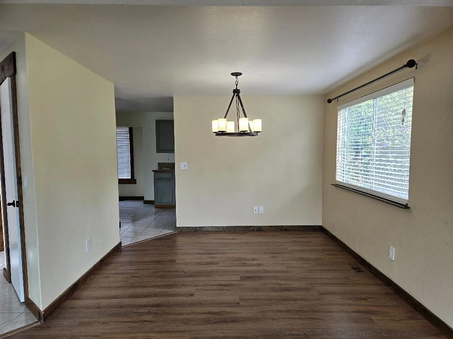 3 Bedroom Home in Island Lake Community — Photo 4