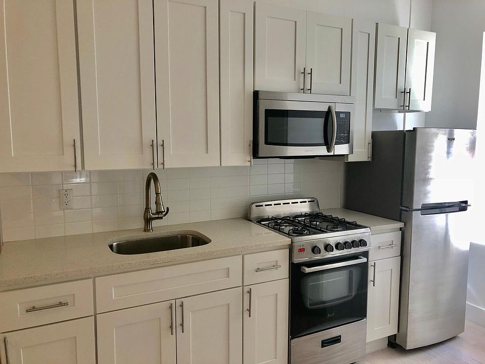2nd image of 242 Garfield Ave APT 2