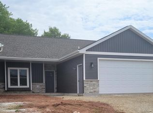 1001B Mill Pond Cir, Weyauwega, WI 54983