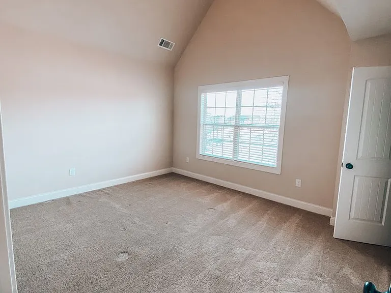 1532 Middleton Dr — Photo 9