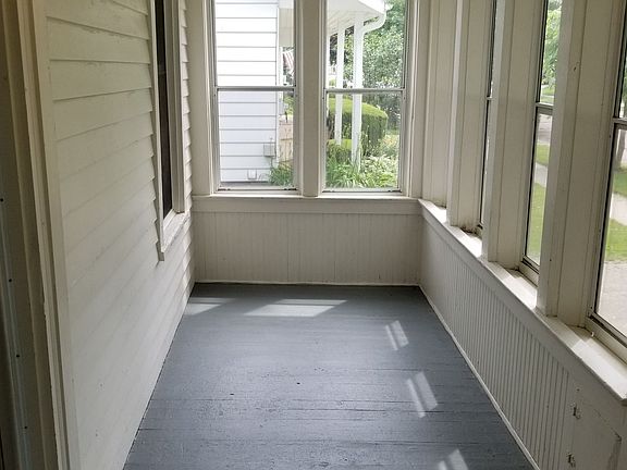3rd image of 826 W Elsie St