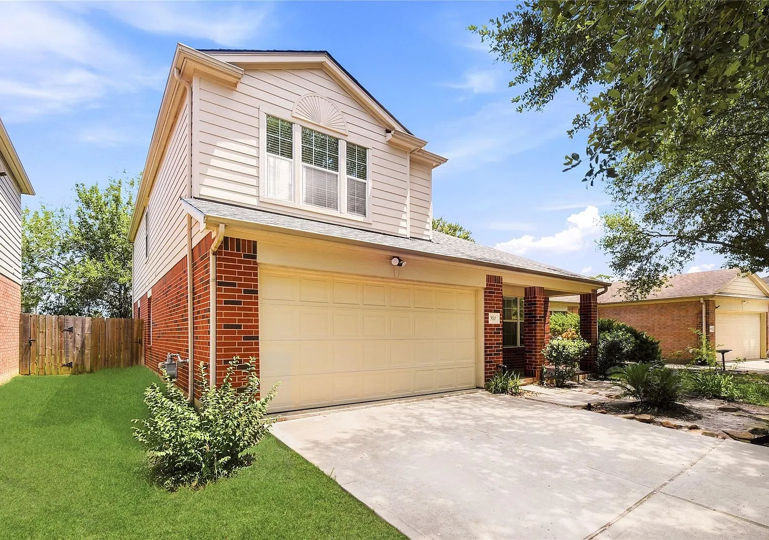 727 cypresswood Ridge Ask about our No Cash Security Deposit Option — Photo 2