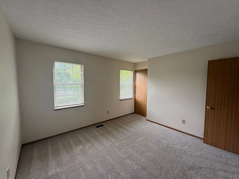 5911 Shadow Lake Cir — Photo 21