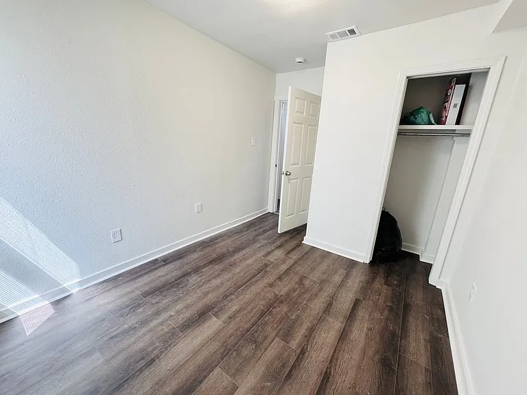 2127 N 71st Ave — Photo 15
