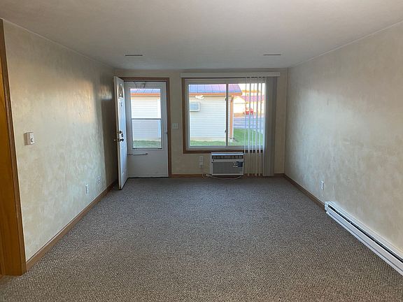 2nd image of 8 Meadowview Ter #0