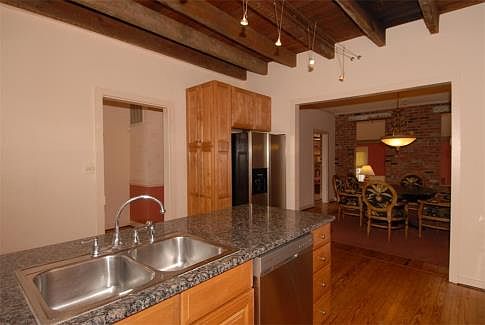 5th image of 1010 Llewellyn Ave