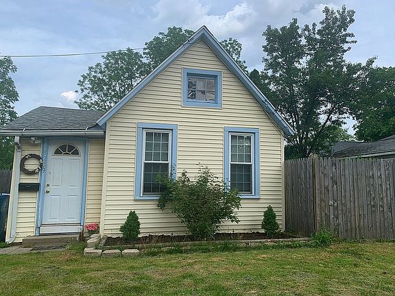 2nd image of 3209 Laird Ave