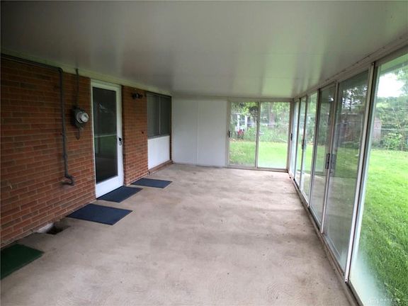 4th image of 344 Winnimac Ave