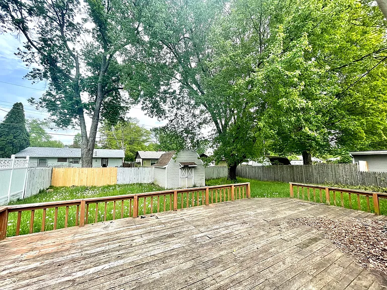 110 N Tyrone Dr — Photo 21