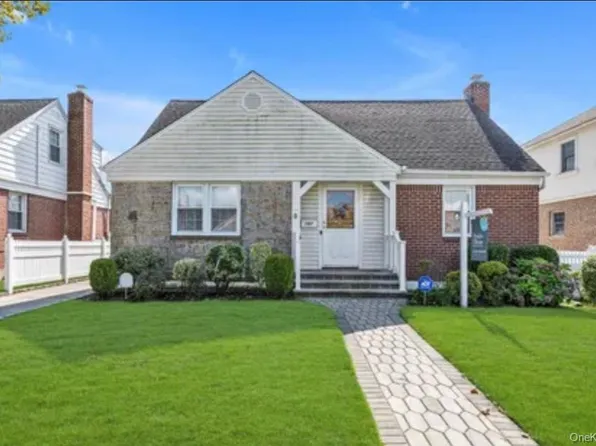 131 Primrose Drive, New Hyde Park, NY 11040