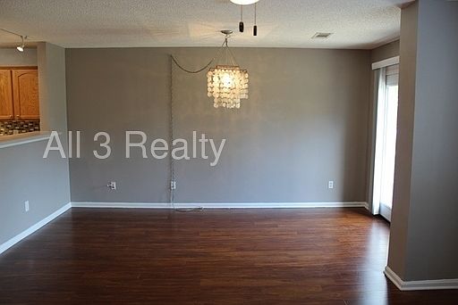 3rd image of 405 Chase Ln