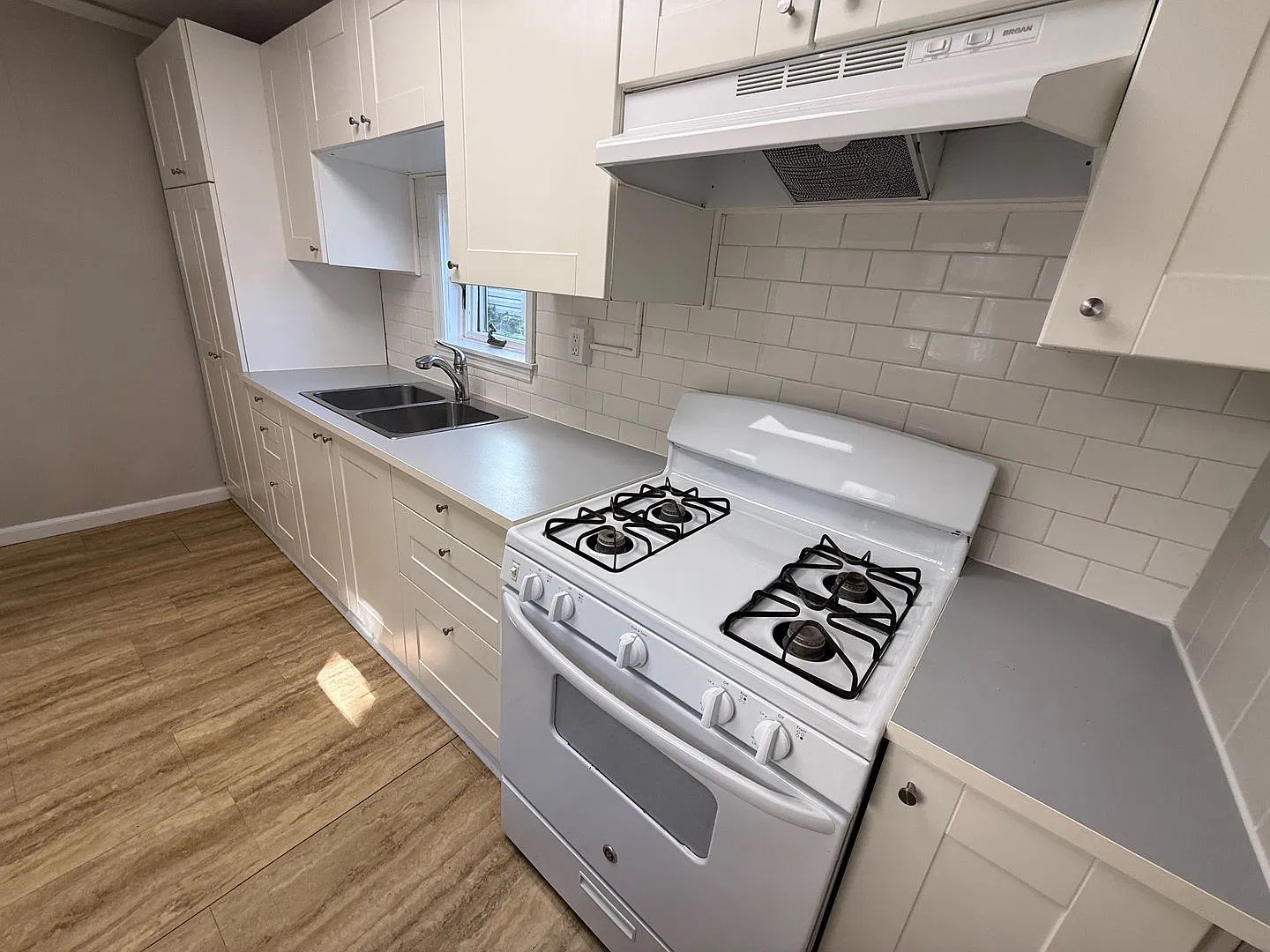 44 Center St — Photo 3
