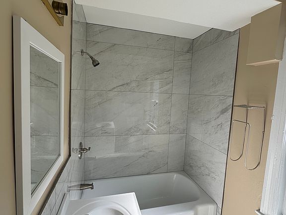5th image of 242 N Mayfield Ave #2E