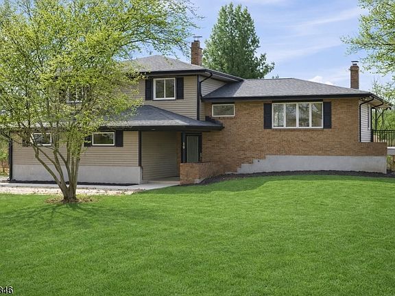 3rd image of 16 SCHAAF ROAD