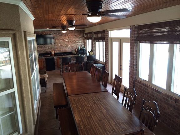 3rd image of 2209 Acorn Dr