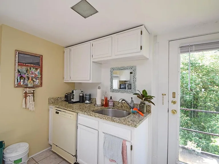 1009 Paradrome St #3 — Photo 13