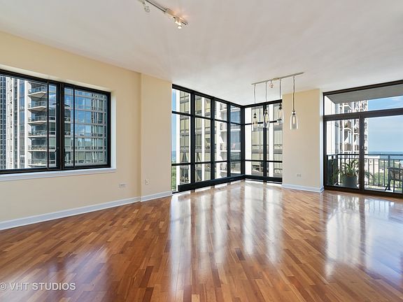 3rd image of 1322 S Prairie Ave Unit 1512