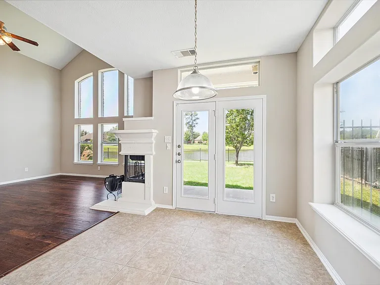 30507 Russell Point Dr — Photo 10