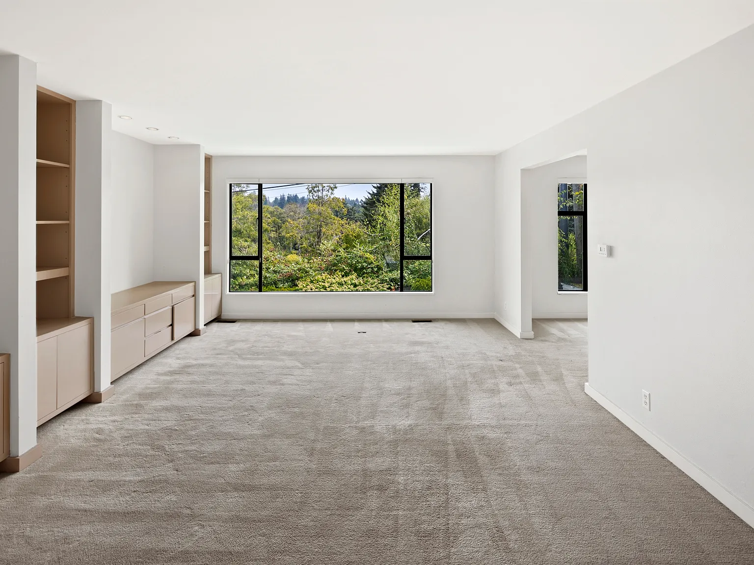 4 bed, 2200 sqft, $5,900 — Photo 4