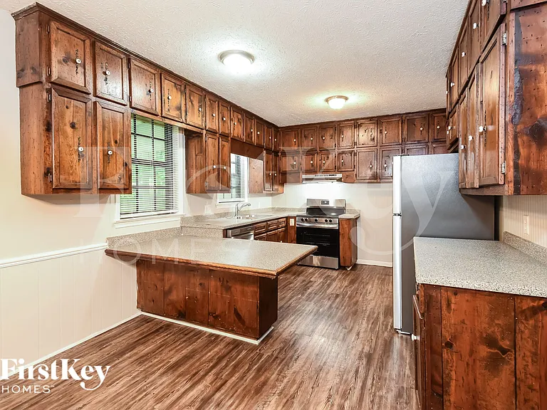 3704 Newport Dr — Photo 8
