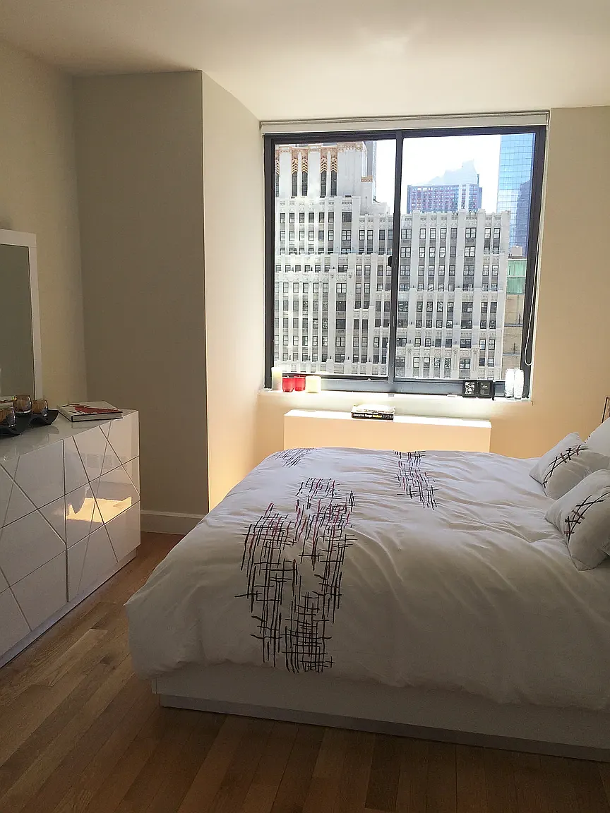 235 West 48th Street — Photo 3