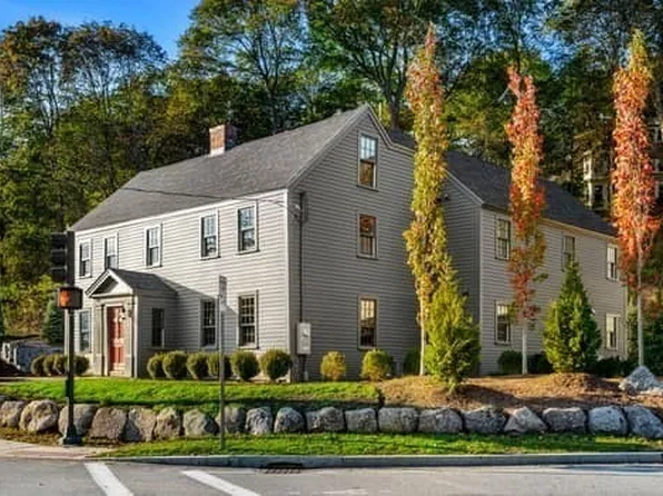 201 Elm St, Amesbury, MA 01913