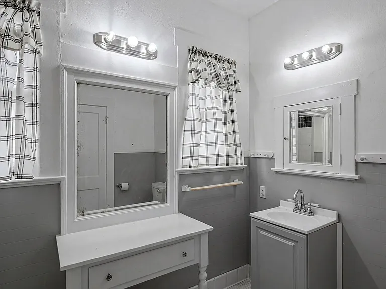 1044 W Mistletoe Ave #4 — Photo 3
