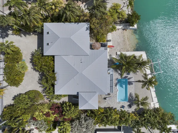 340 S Point Dr, Sugarloaf Key, FL 33042