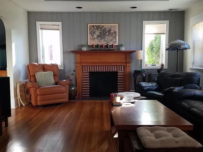 29 Robins Ln — Photo 4