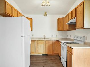 102 E Northlawn Dr #&-819, Cottage Grove, WI 53527