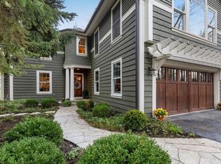 719 Birch Rd, Lake Bluff, IL 60044